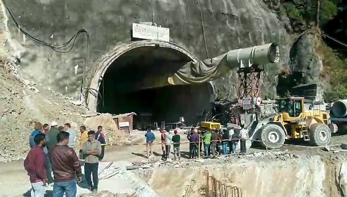 Sập đường hầm đang xây dựng ở Ấn Độ, 36 công nhân mắc kẹt