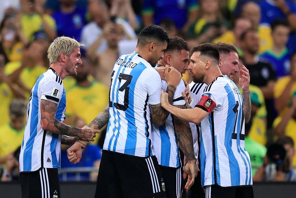 Messi im tiếng, Argentina vẫn đánh bại Brazil ngay trên sân khách