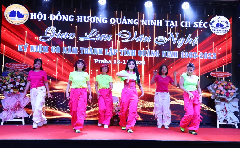 Giao lưu văn nghệ chào mừng 60 năm thành lập tỉnh Quảng Ninh tại Séc