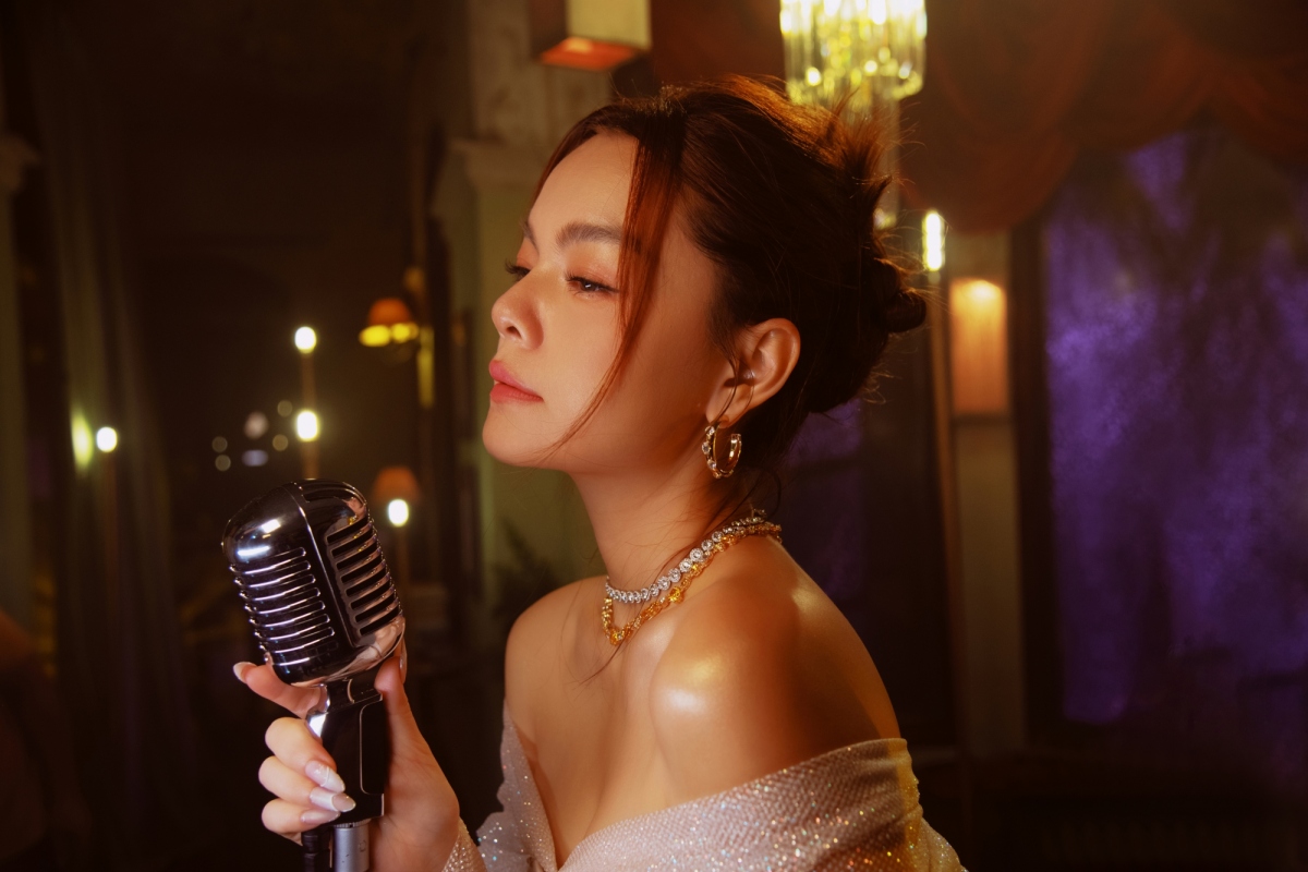 Phạm Quỳnh Anh phát hành EP vật lý kỷ niệm 15 năm ca hát