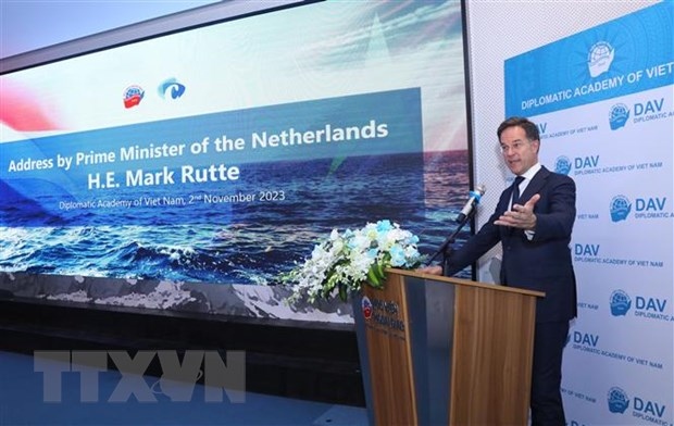 Thủ tướng Hà Lan trao Chứng chỉ Khóa học Luật Biển Clingendael