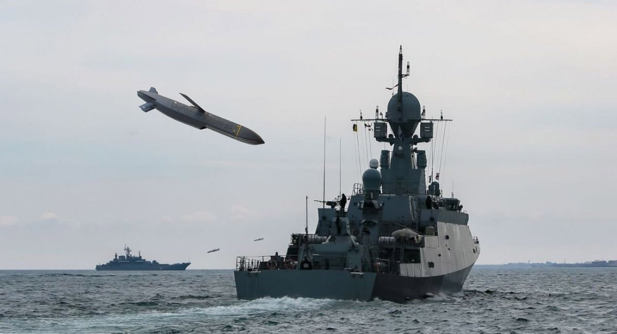 Vì sao Ukraine chỉ tấn công tàu chiến Nga đang neo đậu ở cảng?