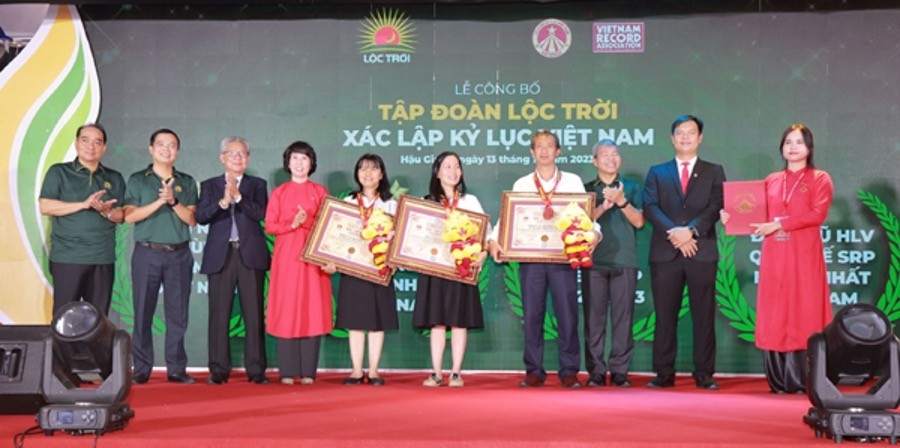 Lộc Trời xác lập thêm 3 kỷ lục Việt Nam, đánh dấu mốc son 30 năm phát triển