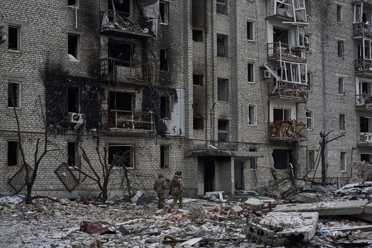 Cách Nga tung đòn tấn công áp đảo để bóp nghẹt hệ thống phòng không Ukraine