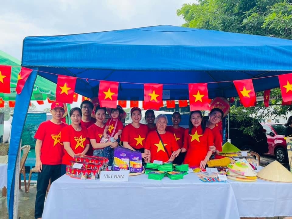 Quảng bá văn hóa Việt tại Hội chợ Từ thiện Quốc tế Sri Lanka 2023