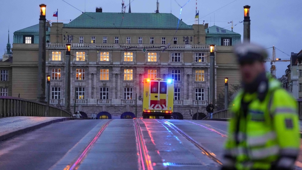 Praha mở đường dây nóng khủng hoảng, tăng cường hỗ trợ người dân sau vụ xả súng