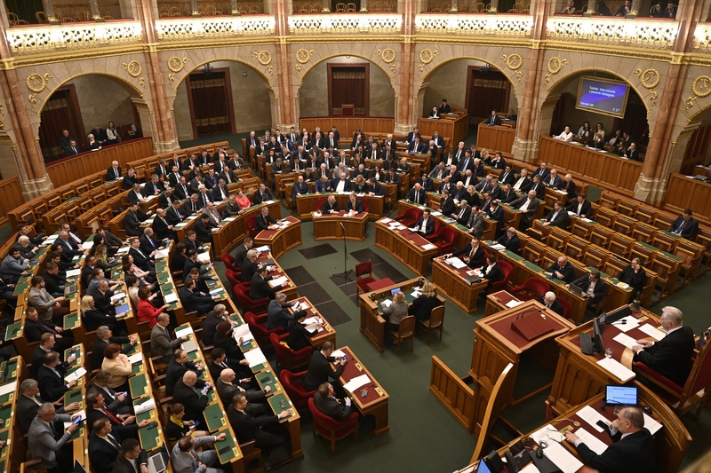 Quốc hội Hungary thông qua luật gây tranh cãi về chủ quyền quốc gia