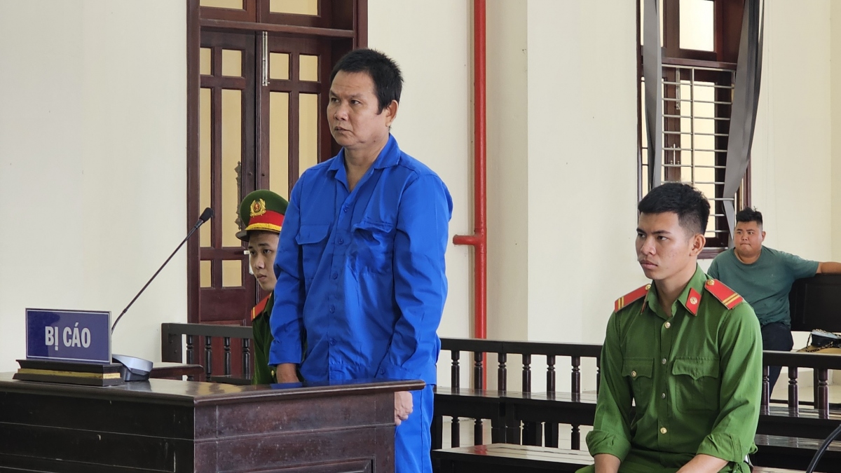 Người đàn ông chém vợ hờ ở Long An lãnh 7 năm tù