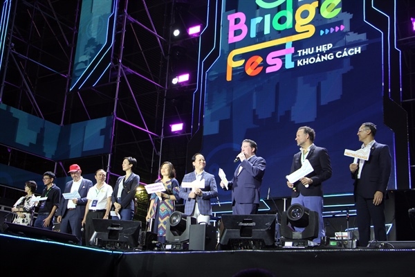 Hàng chục ngàn khán giả TP.HCM cuồng nhiệt với Lễ hội âm nhạc BridgeFest 2023