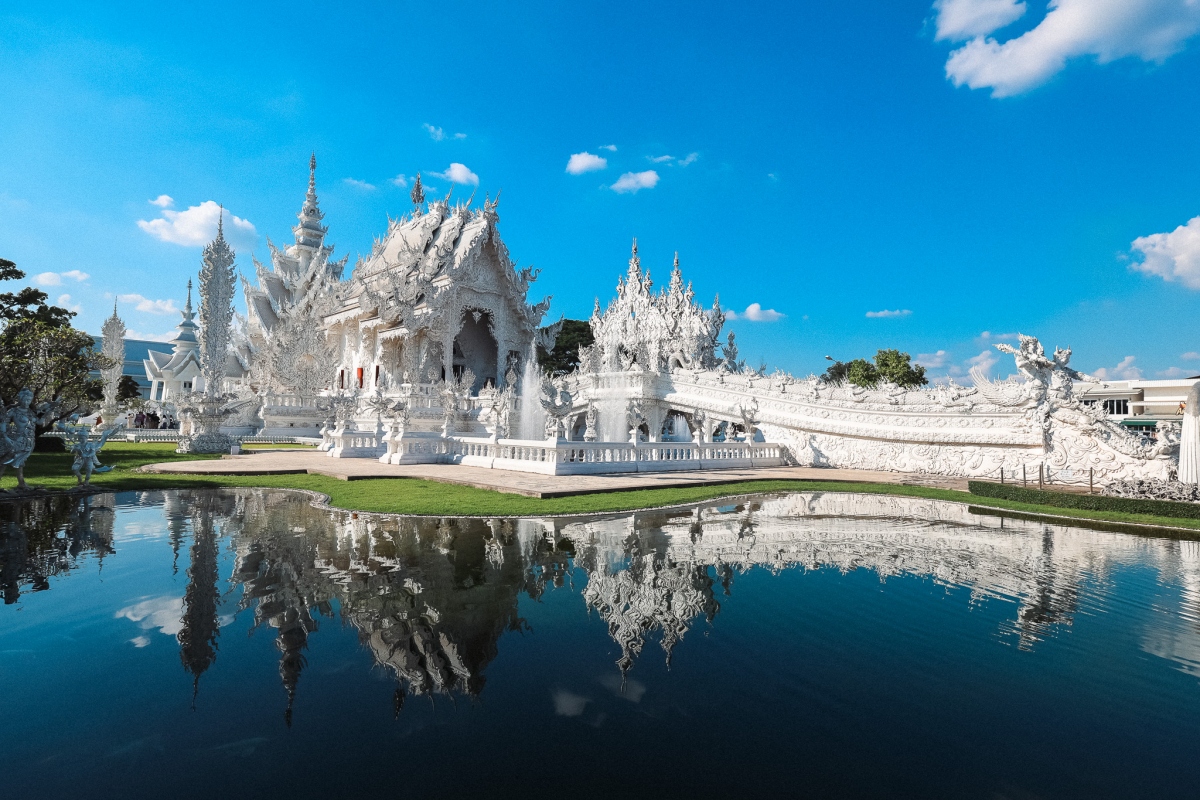 Ngôi chùa trắng nổi tiếng Thái Lan nằm tại điểm du lịch nào?