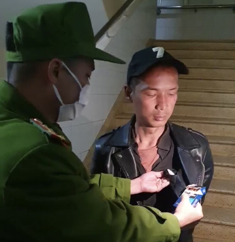 Tạm giữ đối tượng tàng trữ ma túy lang thang trong bệnh viện ở Đà Lạt