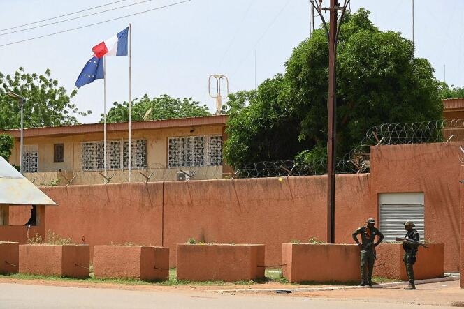 Pháp sẽ đóng cửa Đại sứ quán tại Niger