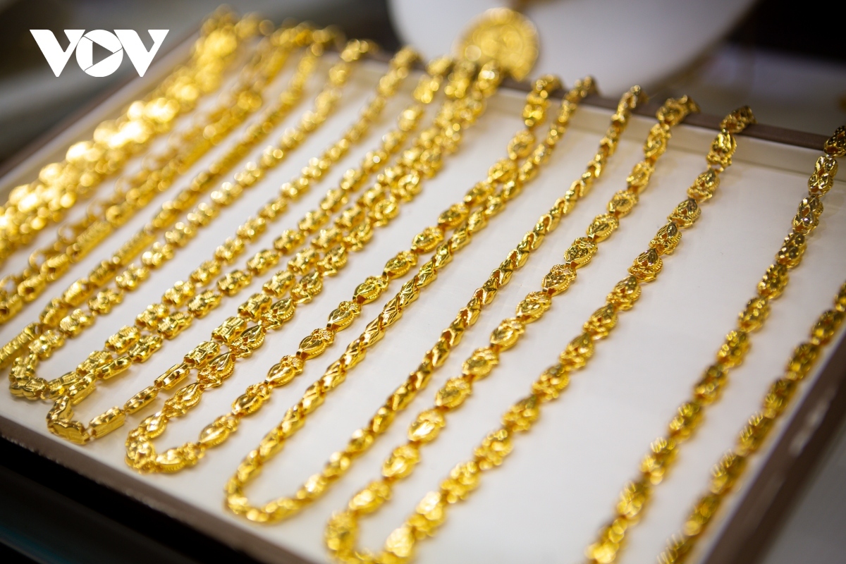 Giá vàng hôm nay 18/2: Vàng SJC cao hơn vàng thế giới gần 19 triệu đồng/lượng