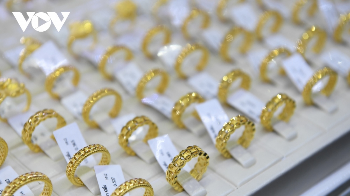 Giá vàng nhẫn tăng “phi mã”, vượt mốc 75 triệu đồng/lượng