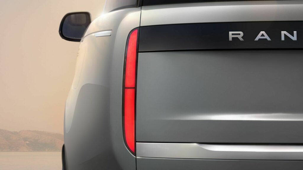 Range Rover Electric ra mắt với động cơ hiệu suất cao và khả năng off-road