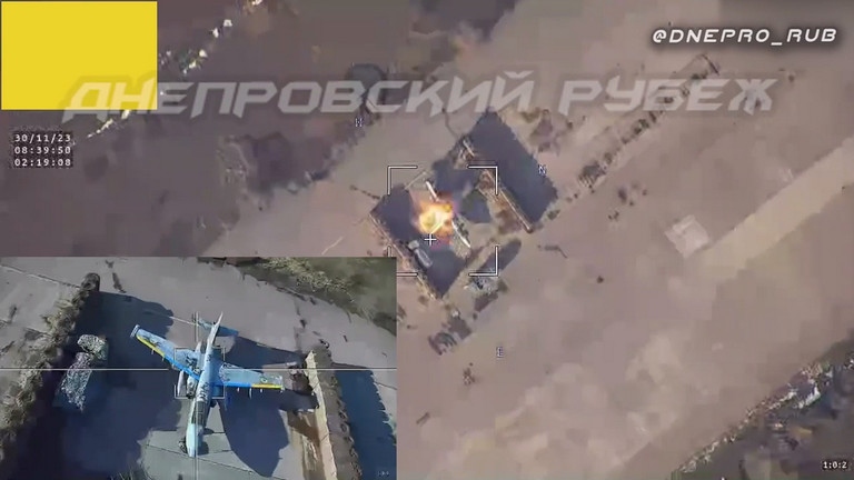 Khoảnh khắc UAV tự sát Nga lao vào chiến đấu cơ Ukraine và nổ tung
