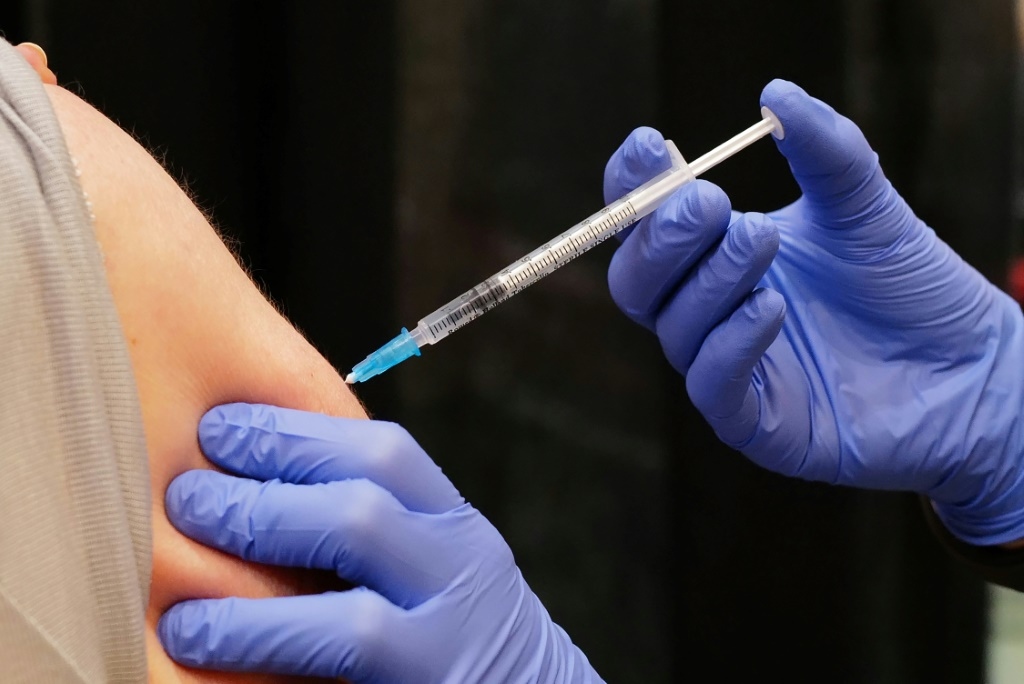 Pfizer & BioNTech kiện Ba Lan và Hungary về khoản nợ mua vaccine Covid-19