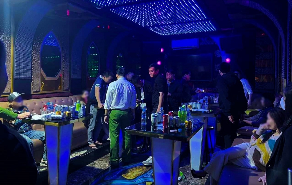 Khởi tố nhóm đối tượng mở “tiệc ma túy” trong phòng VIP karaoke