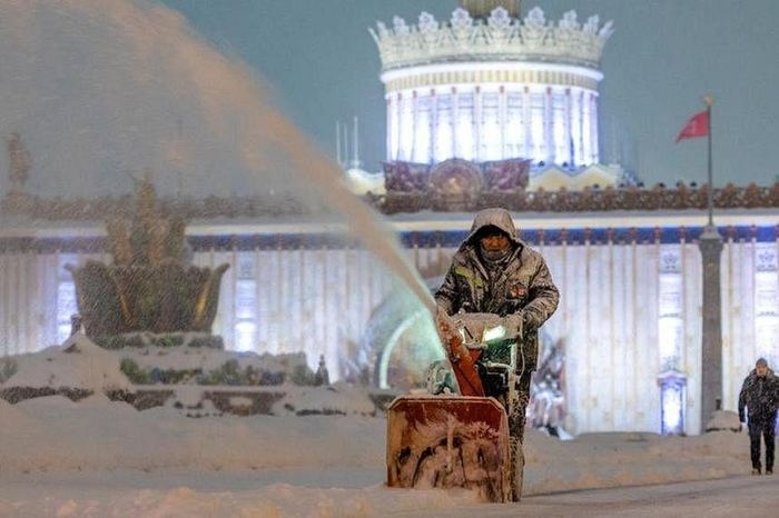 Thủ đô Moscow chìm trong bão tuyết, nhiều chuyến bay bị gián đoạn