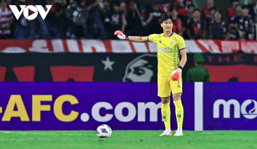 Hanoi FC goalkeeper Van Hoang praised by AFC