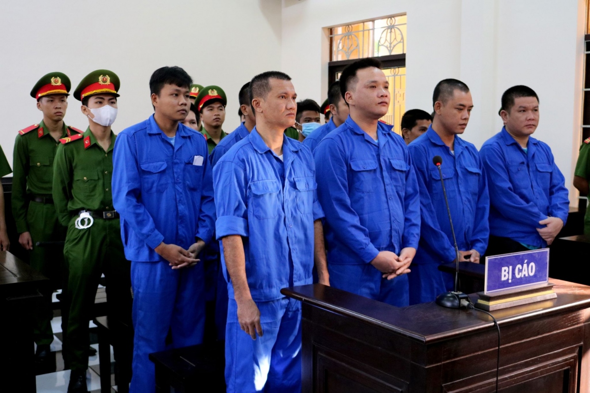 Trà Vinh tuyên án 11 bị cáo chống người thi hành công vụ