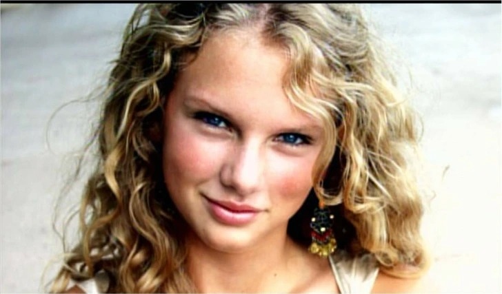 Bạn cũ tiết lộ những góc khuất của Taylor Swift khi còn đi học