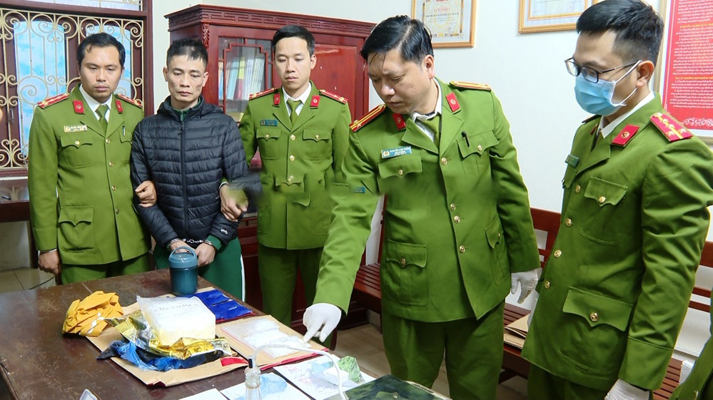 Bắt 2 đối tượng mua bán trái phép số lượng lớn ma túy tại Ninh Bình