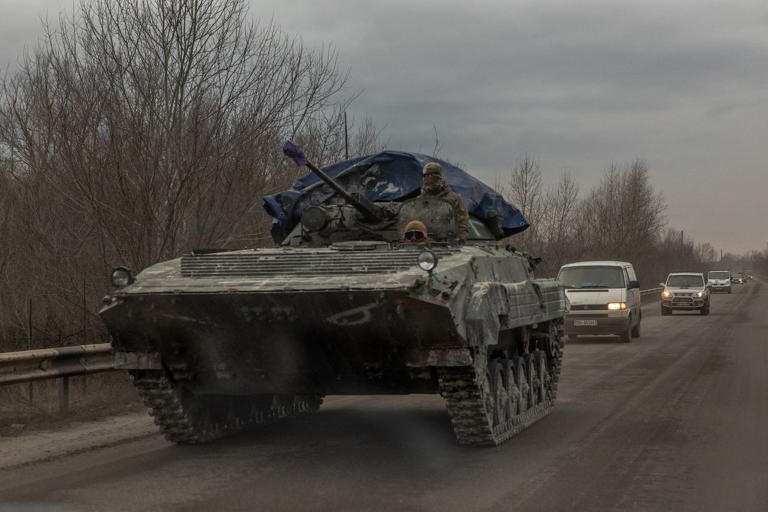 Ukraine gồng mình giữ phòng tuyến trước các đợt “mưa bom bão đạn” của Nga