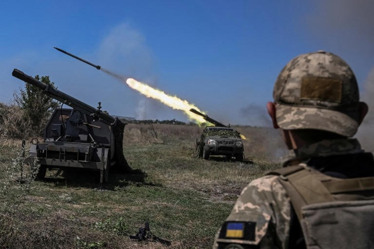 Lực lượng đổ bộ đường không Nga đột kích và kiểm soát cứ điểm của Ukraine