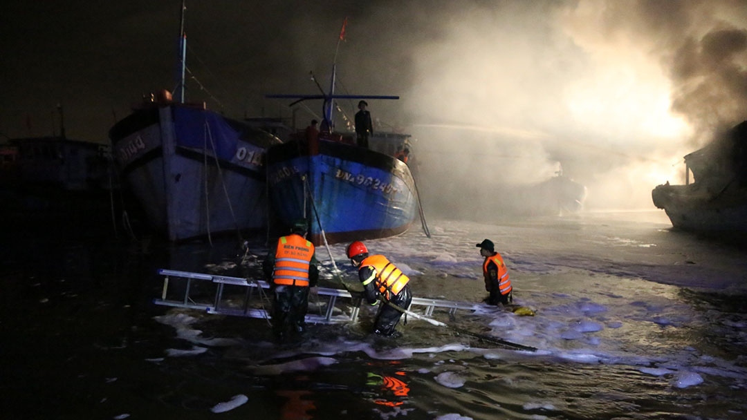 3 tàu cá ở Đà Nẵng bị cháy trong đêm