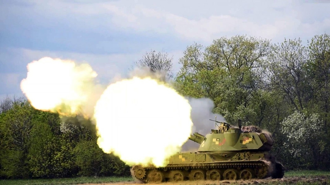 Pháo tự hành 2S3 Akatsiya của Nga dội hỏa lực bắn hạ mục tiêu Ukraine