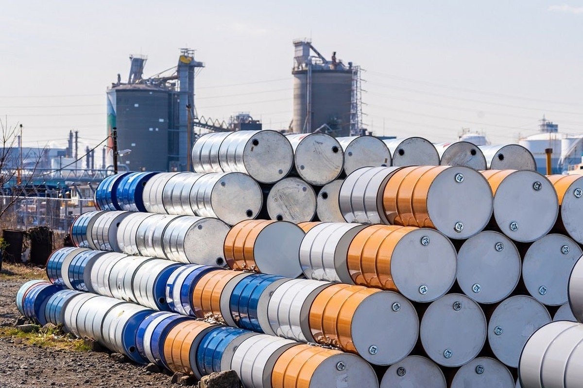 Giá dầu trượt dốc do OPEC tăng nguồn cung, Arab Saudi giảm giá bán dầu thô