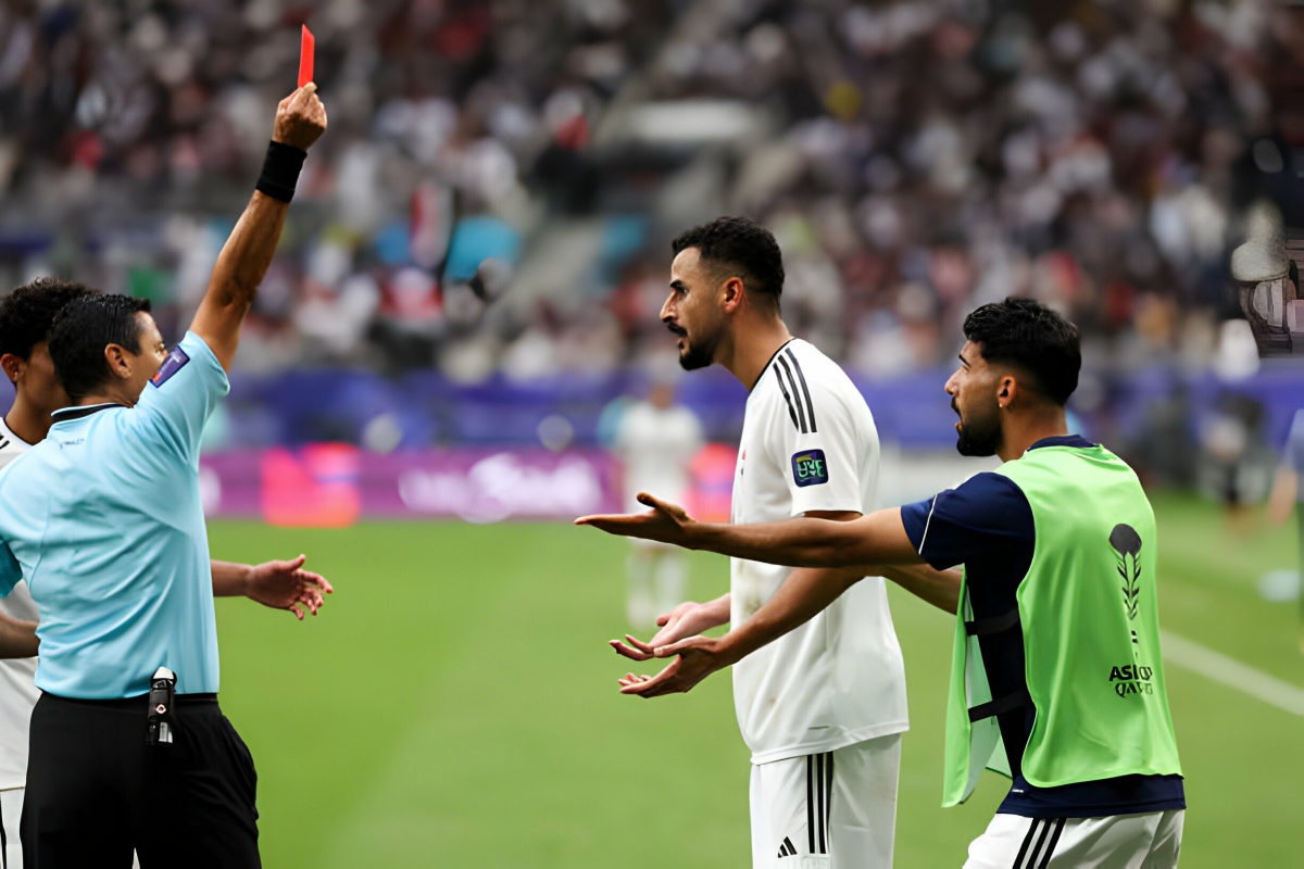 HLV Iraq trách trọng tài sau khi học trò nhận thẻ đỏ vì ăn mừng bàn thắng