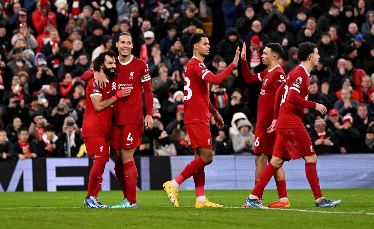 Kết quả Ngoại hạng Anh 2/1: Liverpool đánh bại Newcastle trong cơn mưa bàn thắng