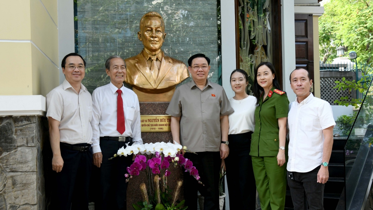 Chủ tịch Quốc hội thăm, chúc Tết gia đình cố Chủ tịch Quốc hội Nguyễn Hữu Thọ