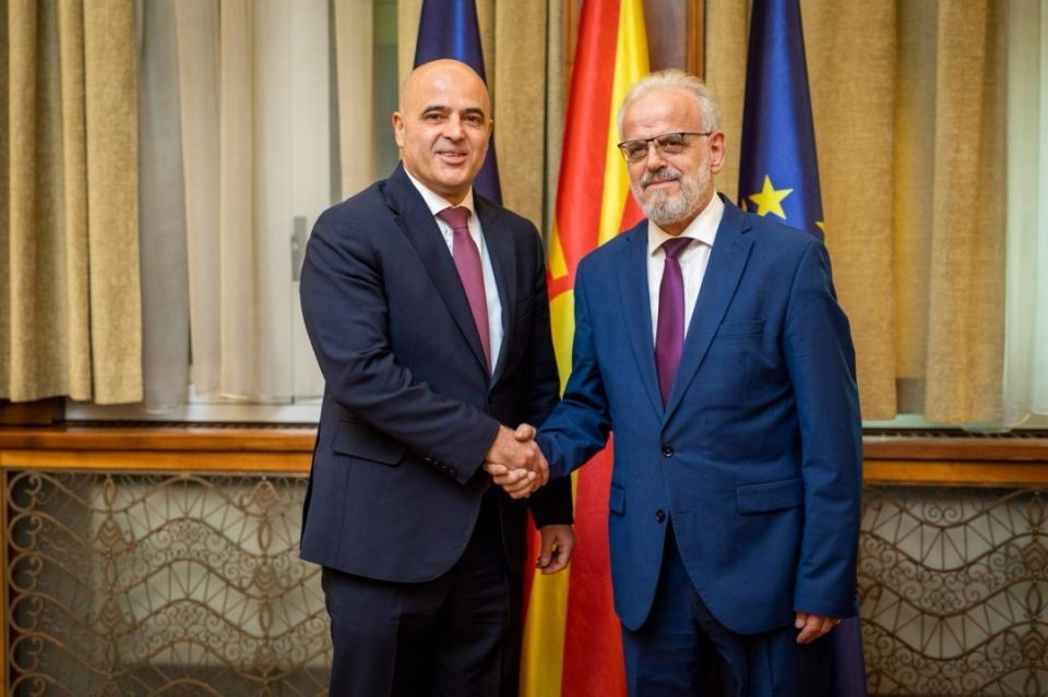 Thủ tướng và nội các Bắc Macedonia từ chức trước bầu cử