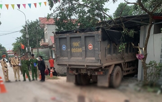Nguyên nhân xe tải lao vào quán cắt tóc ở Bắc Giang khiến 4 người thương vong