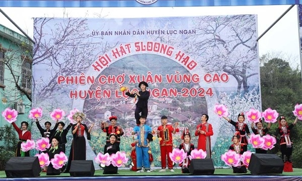 Hội hát Sloong hao và phiên chợ xuân vùng cao Lục Ngạn