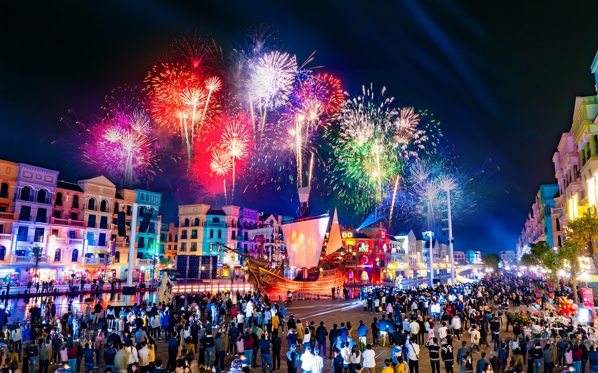 Grand World vươn top đầu 10 địa điểm vui chơi giải trí Tết 2024 tại Hà Nội