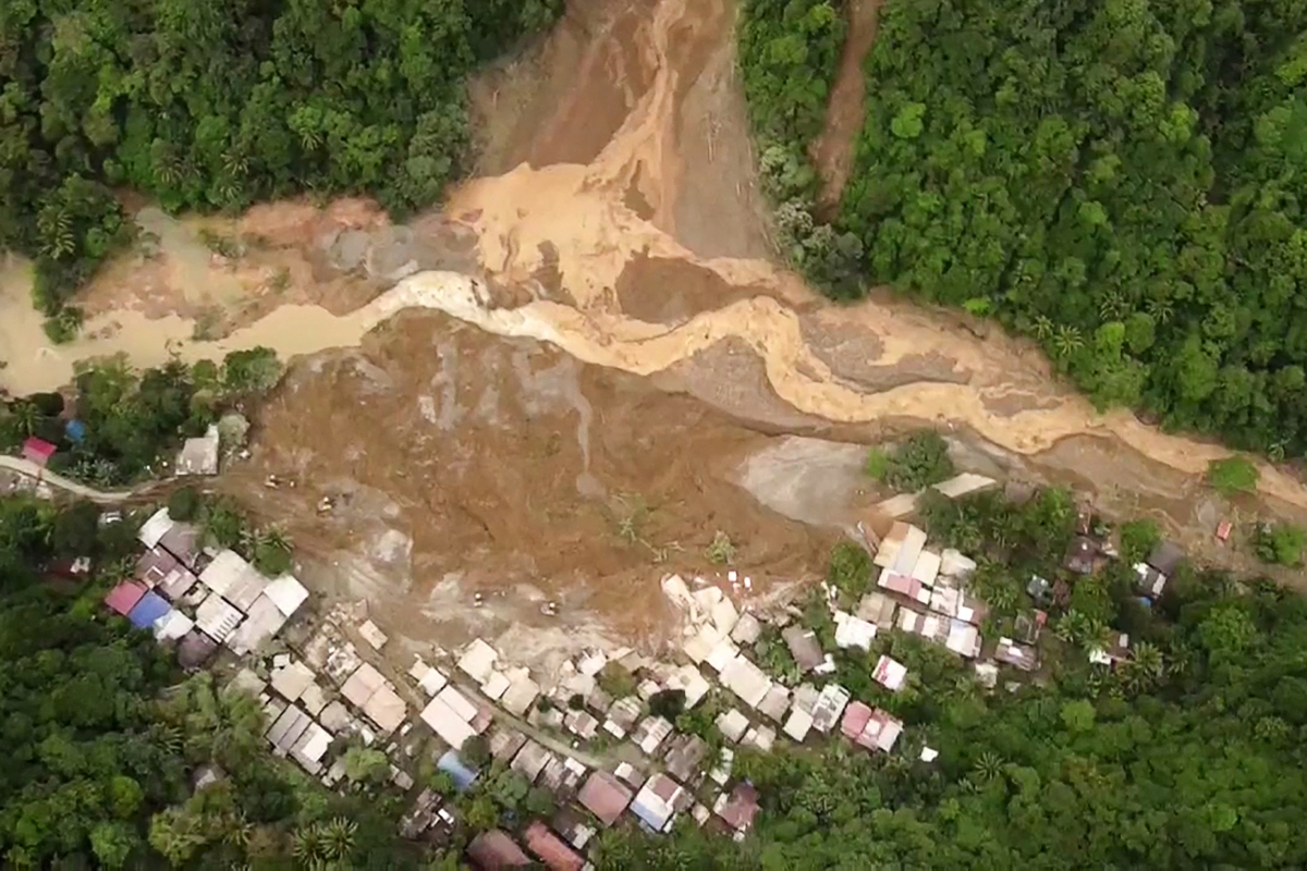 Lở đất tại làng khai thác vàng ở Philippines khiến 11 người chết