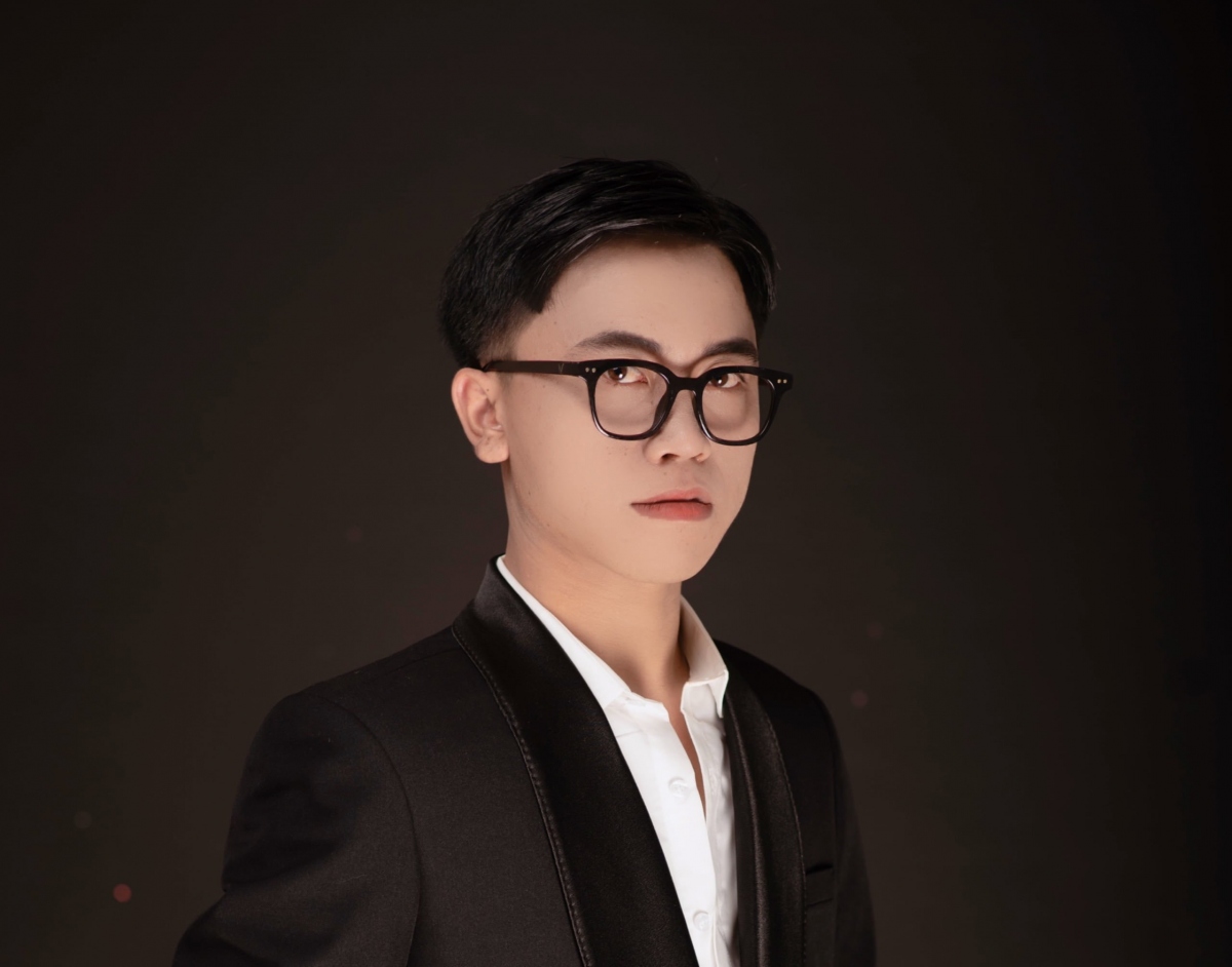 Nguyễn Văn Tiến - DJ/Producer T.Bynz tạo ra các bản nhạc trend trên mạng xã hội