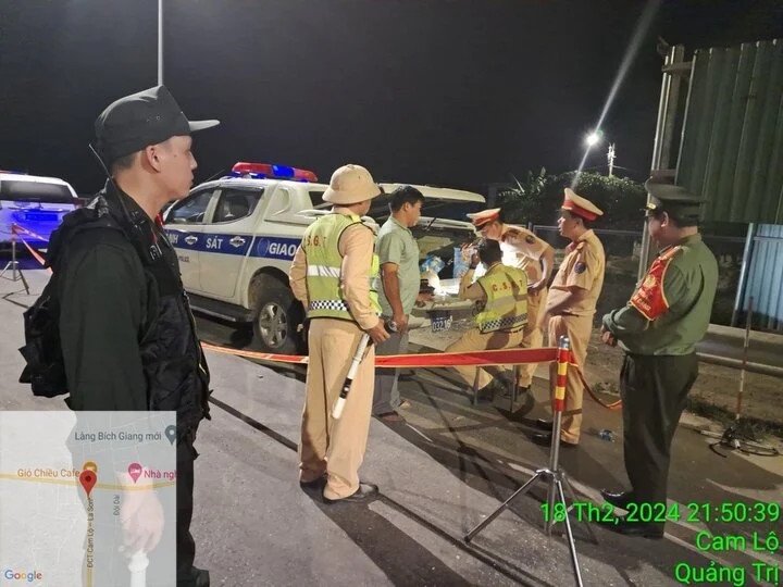 CSGT mặc thường phục ghi nhận xử phạt xe vượt ẩu trên cao tốc Cam Lộ - La Sơn