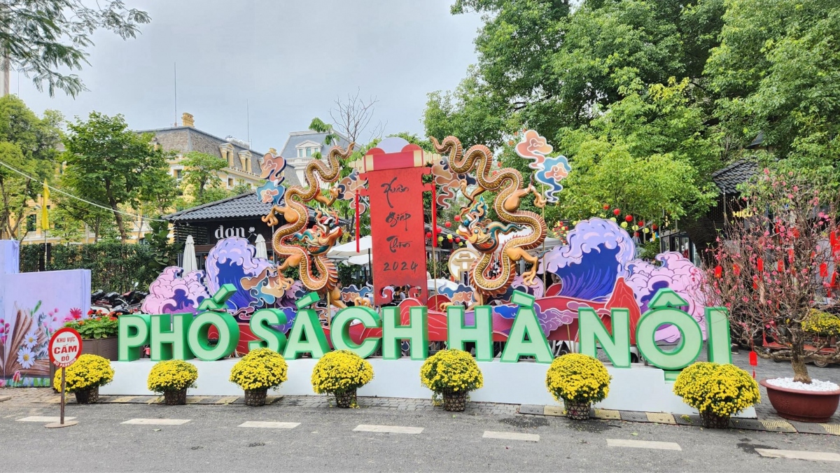 ha noi pho sach xuan hoat dong xuyen tet voi nhieu chuong trinh hap dan hinh anh 1