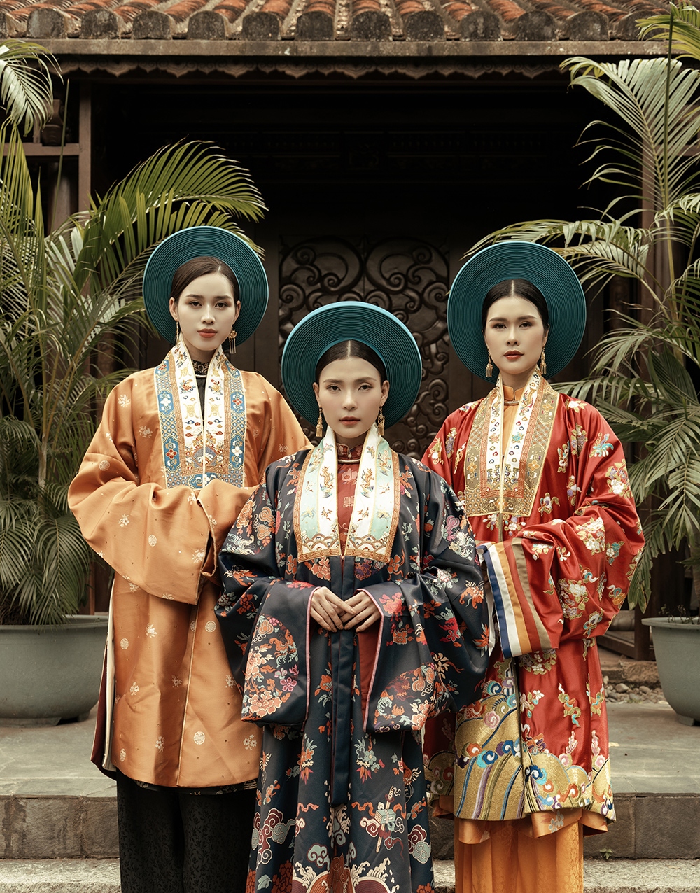 Đỗ Hà, Thúy Diễm, Phúc Anh đẹp "quý phái" trong cổ phục Việt ngày Tết