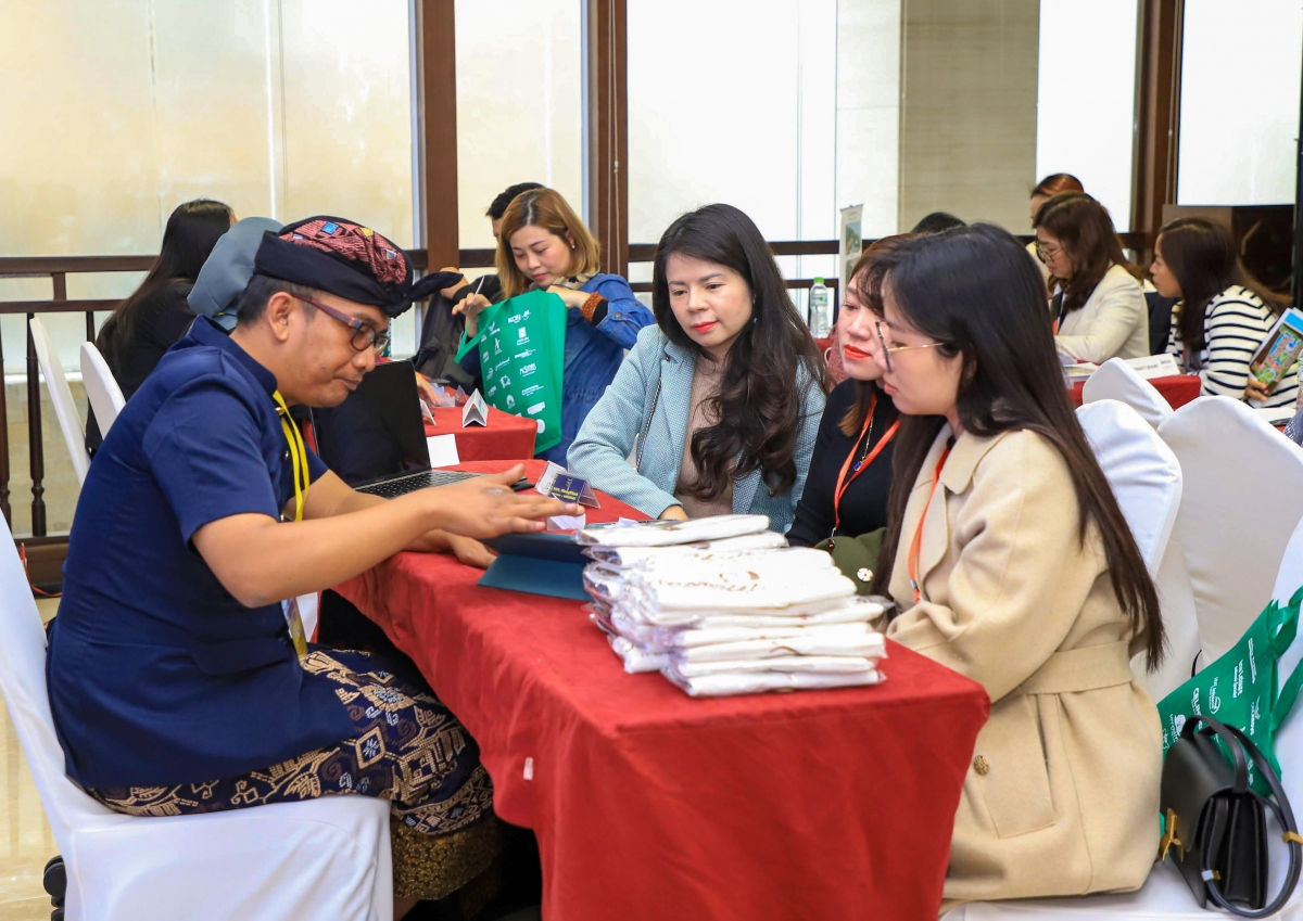 Indonesia quảng bá tour ngắm rồng Komodo tới du khách Việt