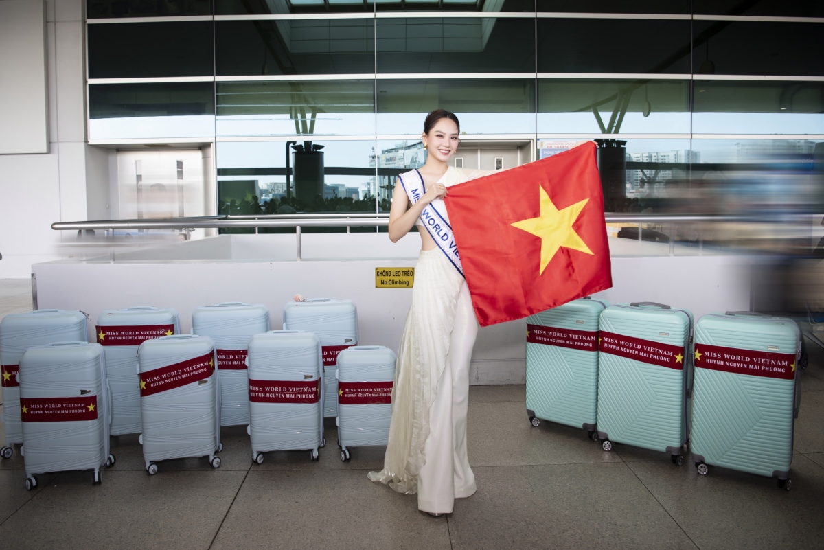 Hoa hậu Mai Phương mang 140kg hành lý đến Ấn Độ thi Miss World