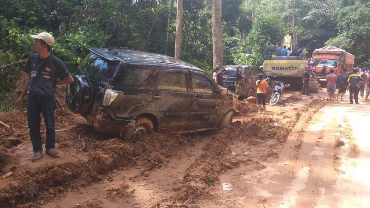 Indonesia: Lở vách đá trên quốc lộ khiến 16 người thương vong