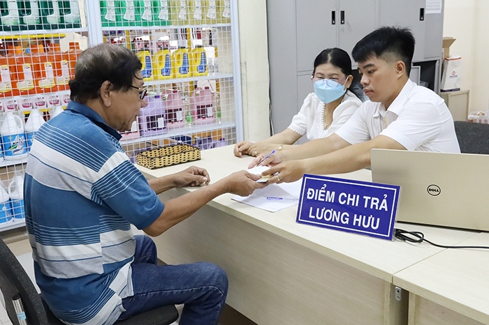 BHXH Việt Nam đẩy mạnh chi trả các chế độ bảo hiểm không dùng tiền mặt