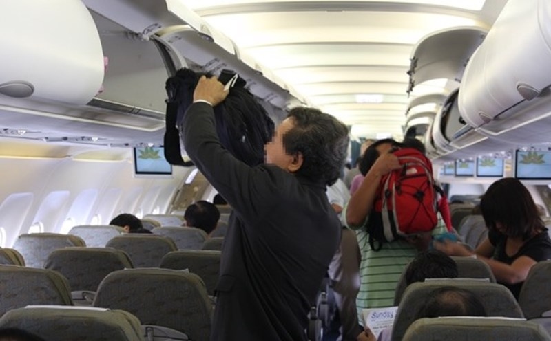 Lưu ý hành khách bảo quản hành lý xách tay trên máy bay