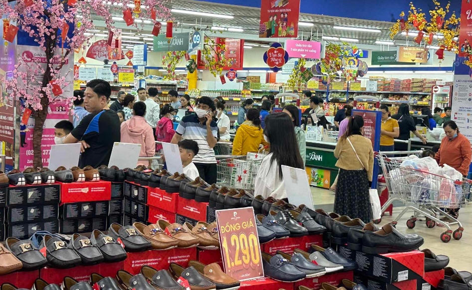 Chợ Tết ở Đà Nẵng nhộn nhịp, sức mua sắm tăng cao